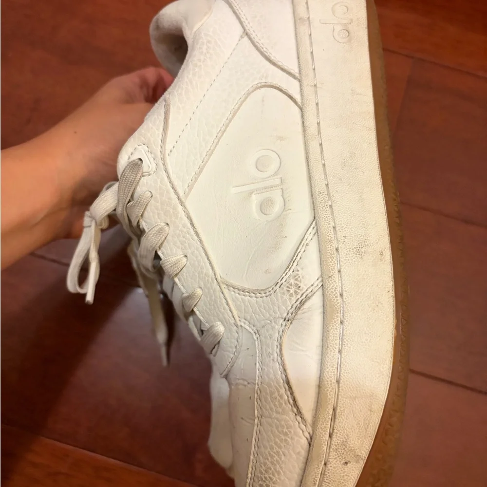 ALO Yoga soft white